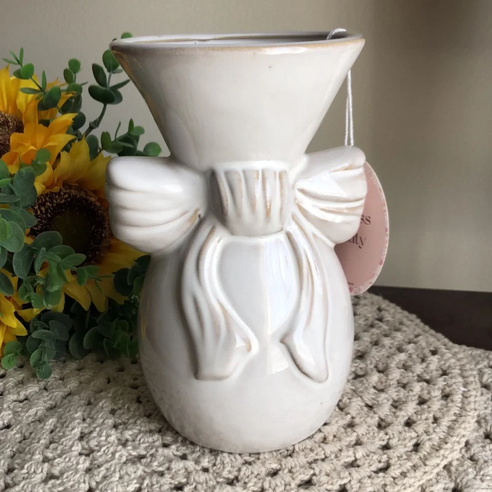 Cream Ceramic Bow Accent Vase